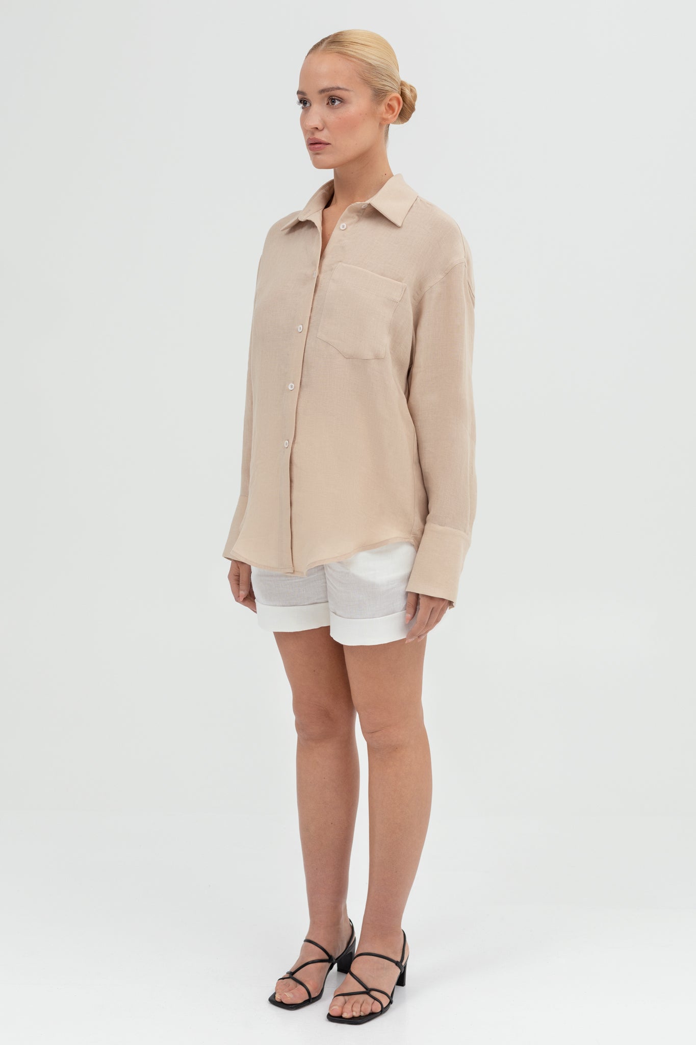 SUNMOR beige linen oversized shirt and white linen relaxed shorts for women