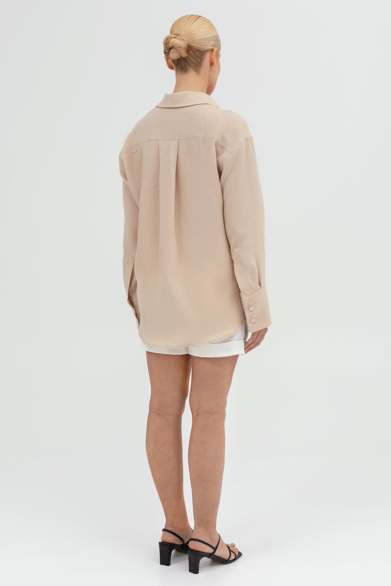 SUNMOR beige linen oversized shirt and white linen relaxed shorts for women