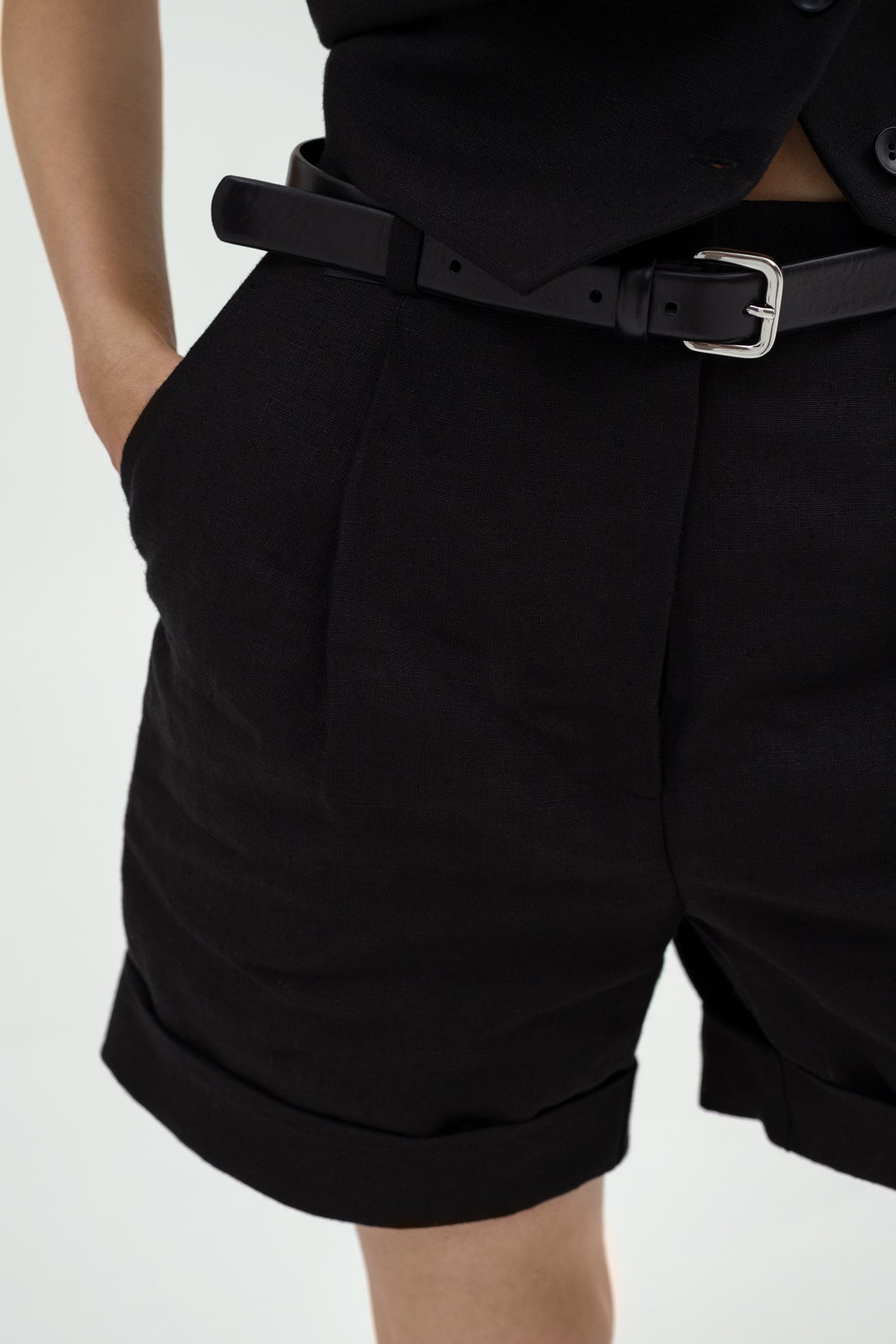 SUNMOR black linen relaxed shorts for women