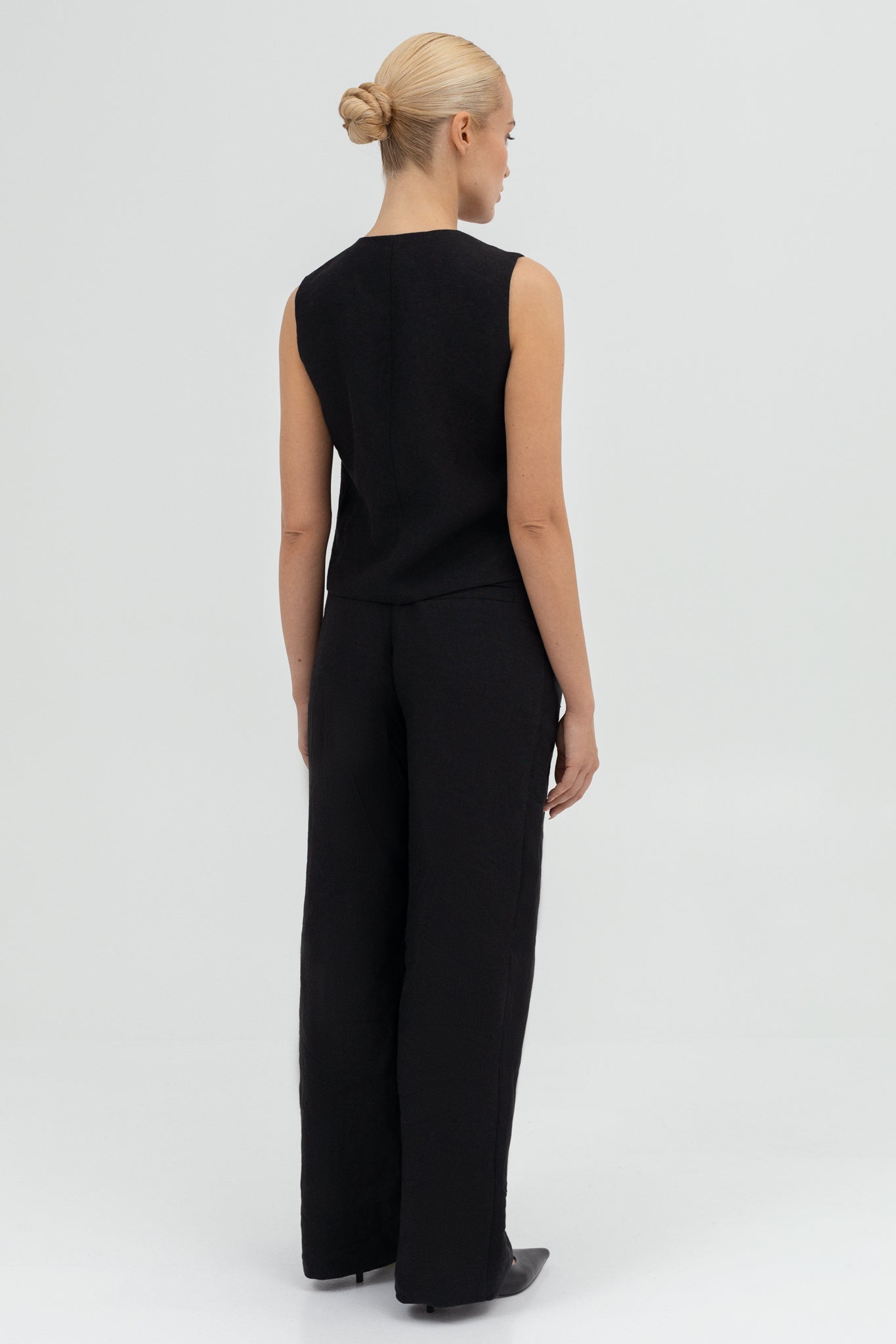 SUNMOR black linen vest and linen pants for womenSUNMOR black linen boxy overized vest and linen relaxed fit pants for women