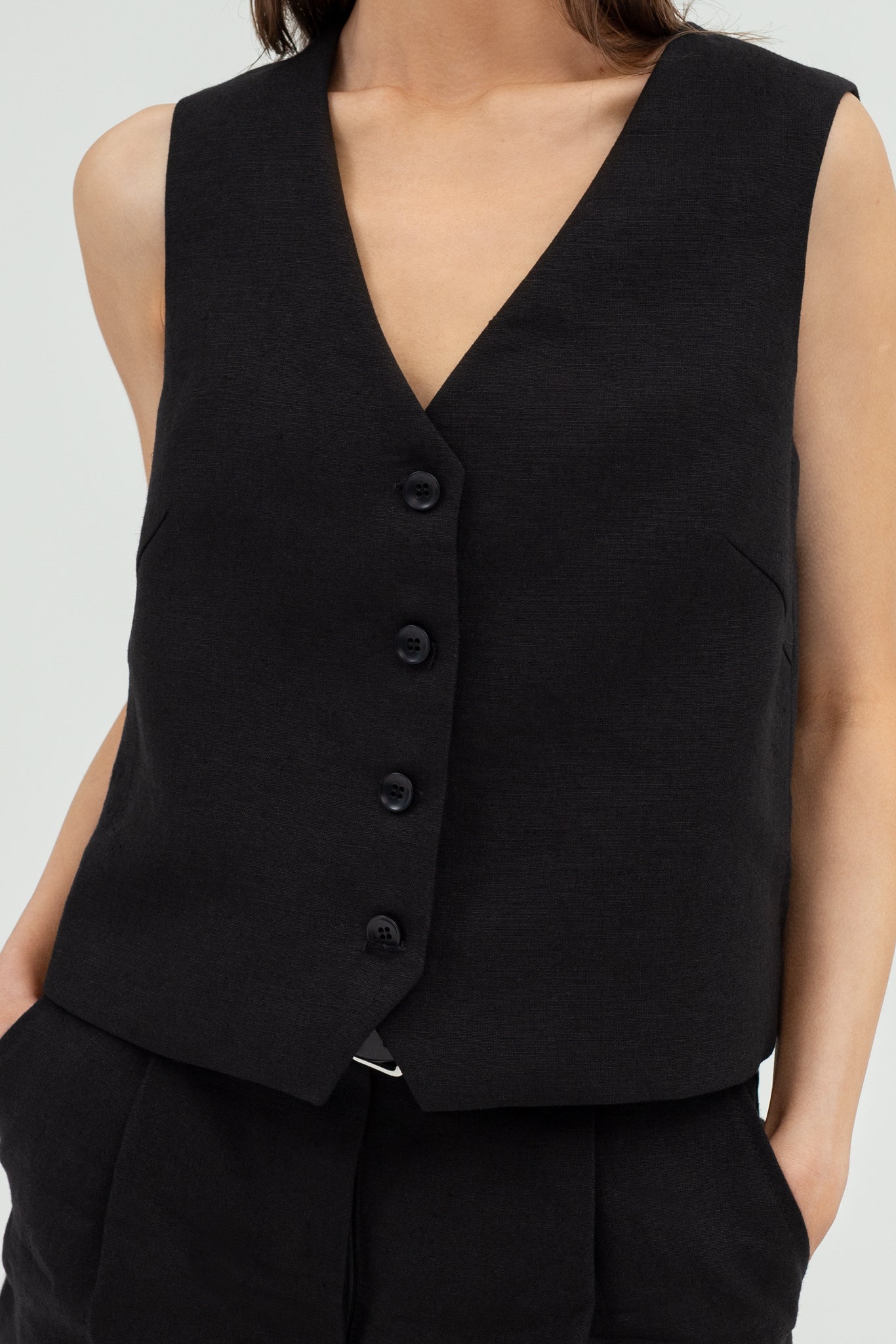 SUNMOR black boxy oversized linen vest for women
