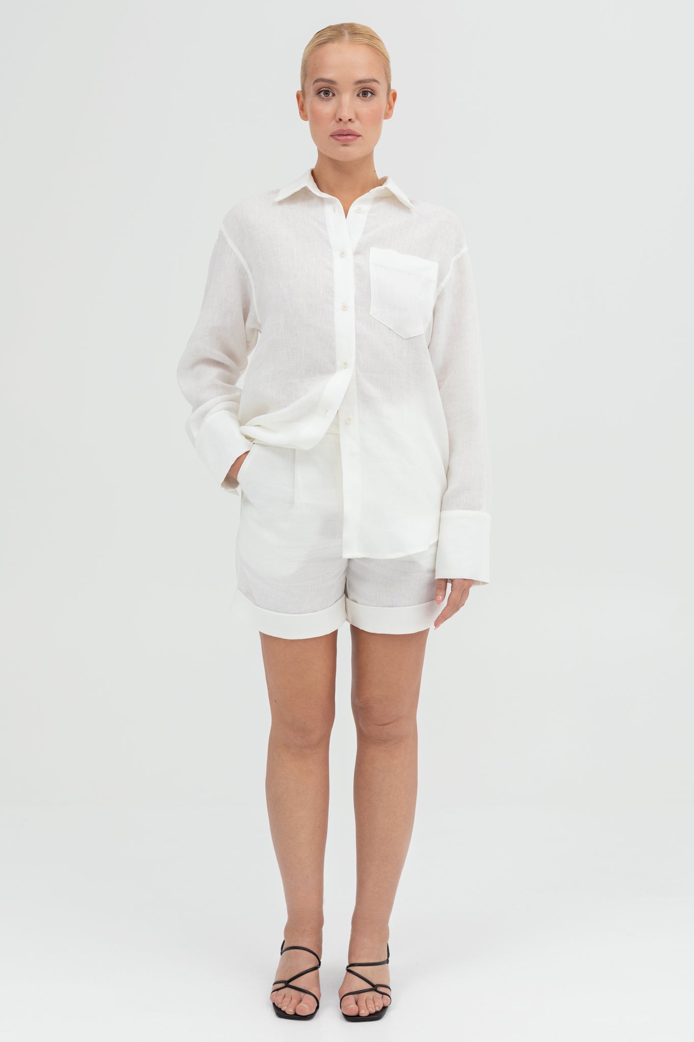 SUNMOR white linen oversized shirt and white linen relaxed shorts for women