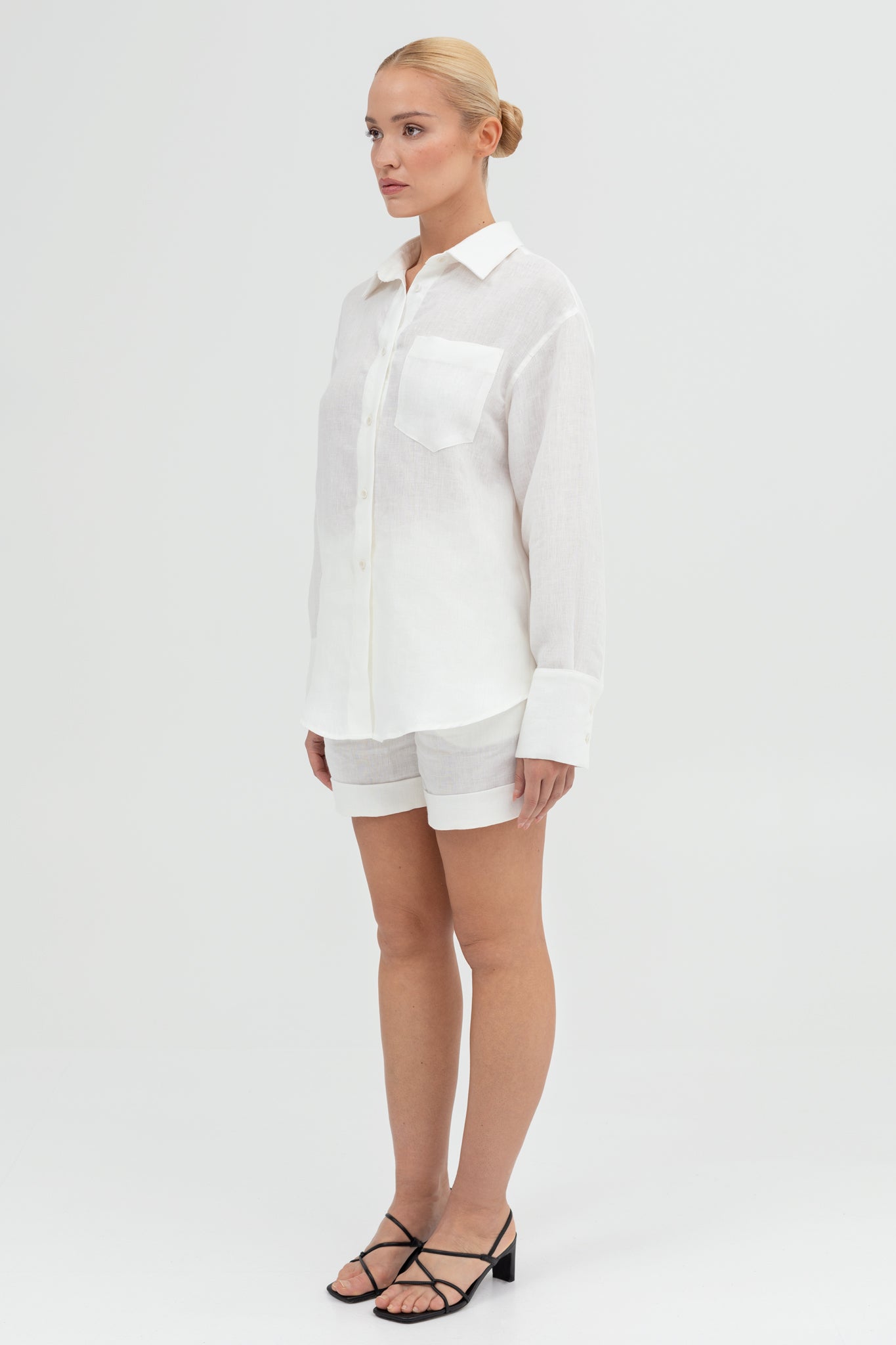 SUNMOR white linen oversized shirt and white linen relaxed shorts for women