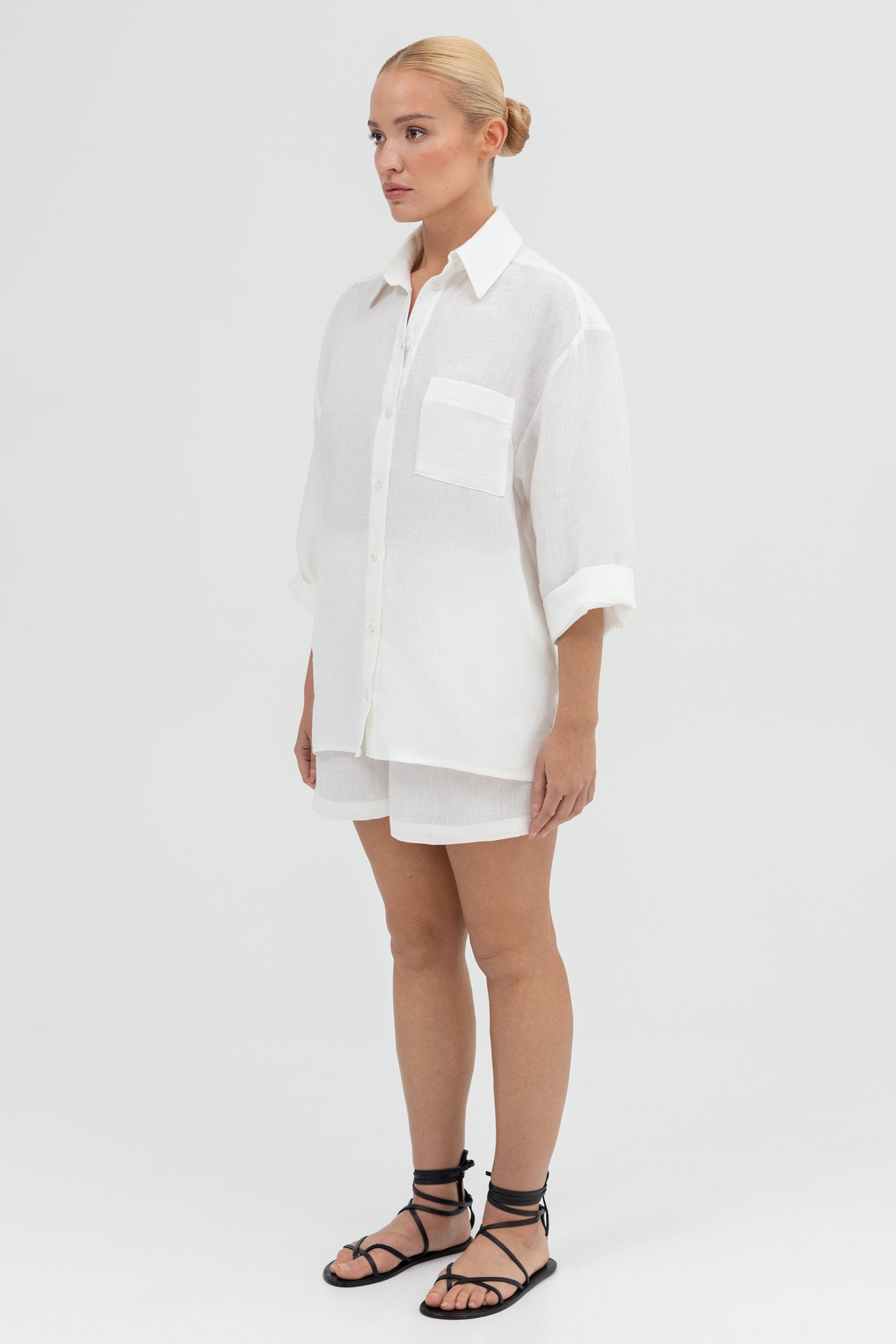 SUNMOR white linen oversized shirt and white linen oversized shorts for women