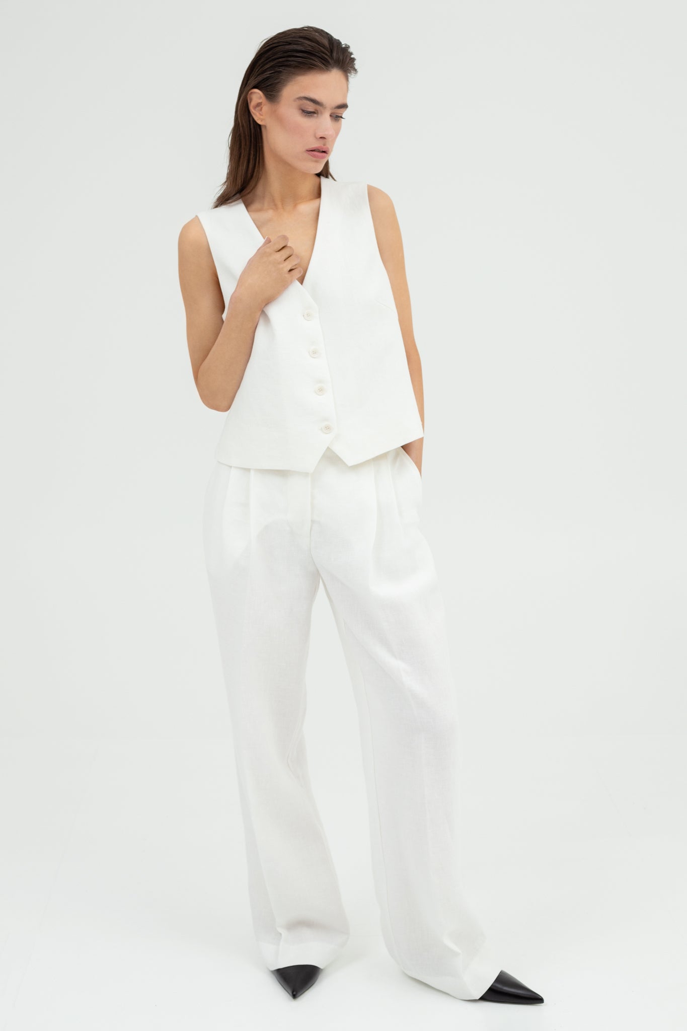 SUNMOR white linen boxy overized vest and linen relaxed fit pants for women