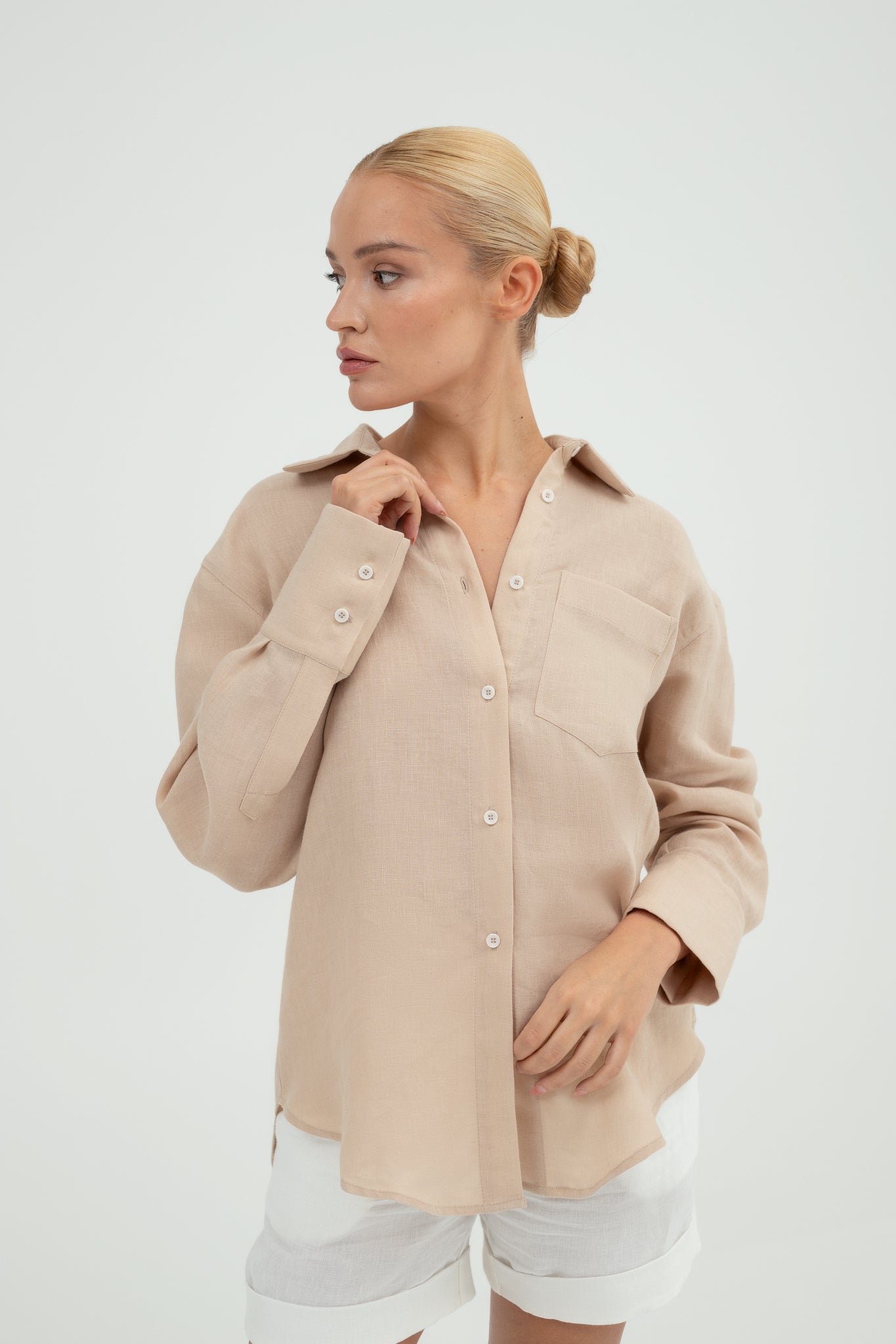 SUNMOR beige linen oversized shirt and white linen relaxed shorts for women