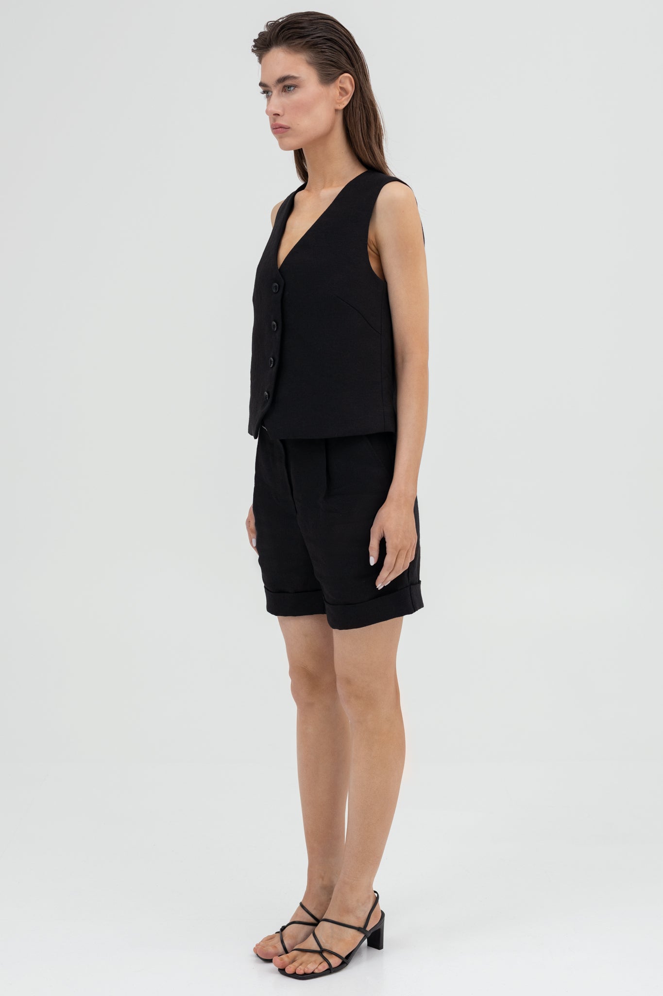 SUNMOR black linen relaxed shorts and black linen boxy vest for women