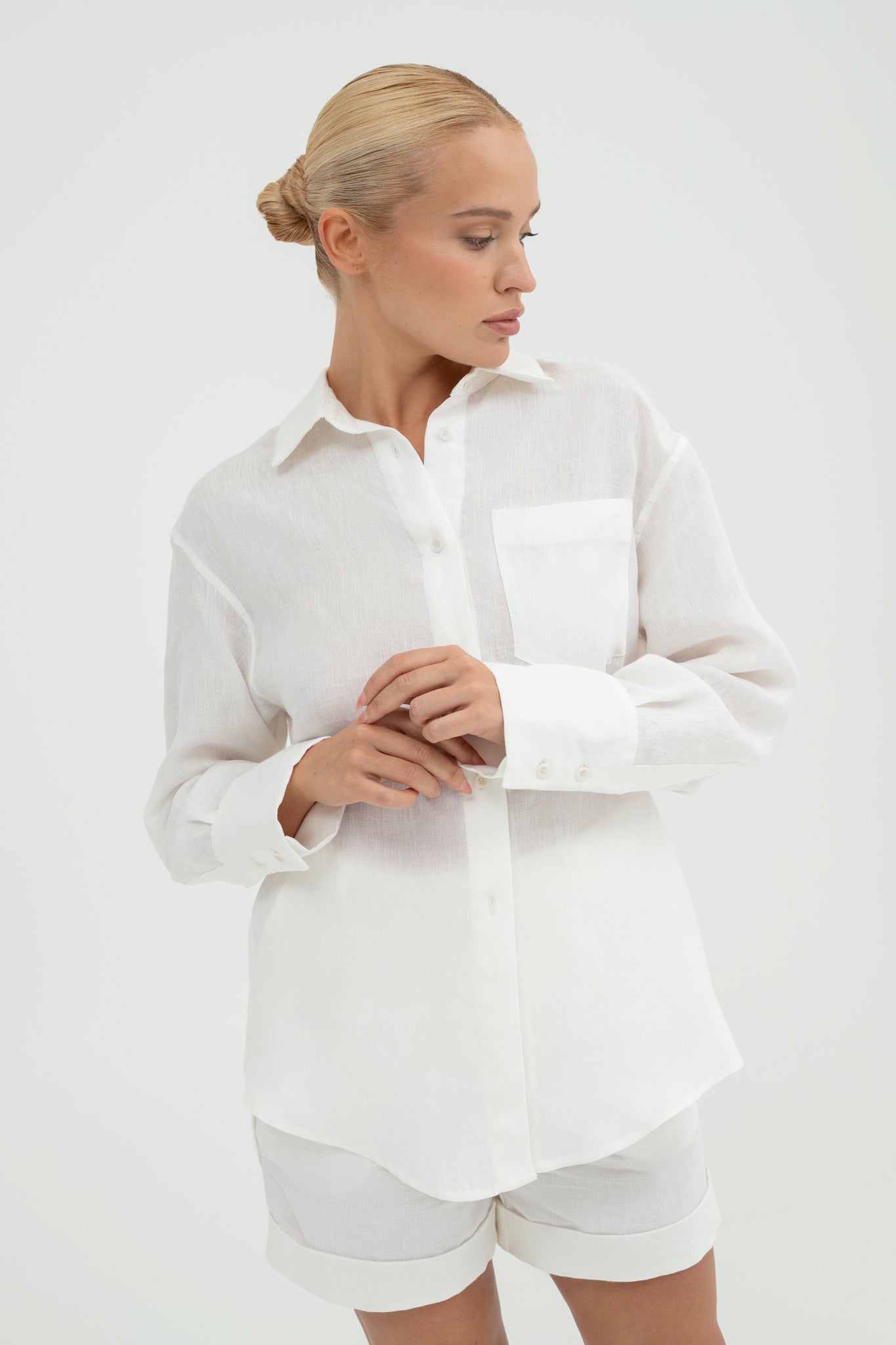 SUNMOR white linen oversized shirt and white linen relaxed shorts for women