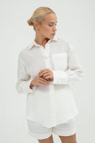 SUNMOR white linen oversized shirt and white linen relaxed shorts for women