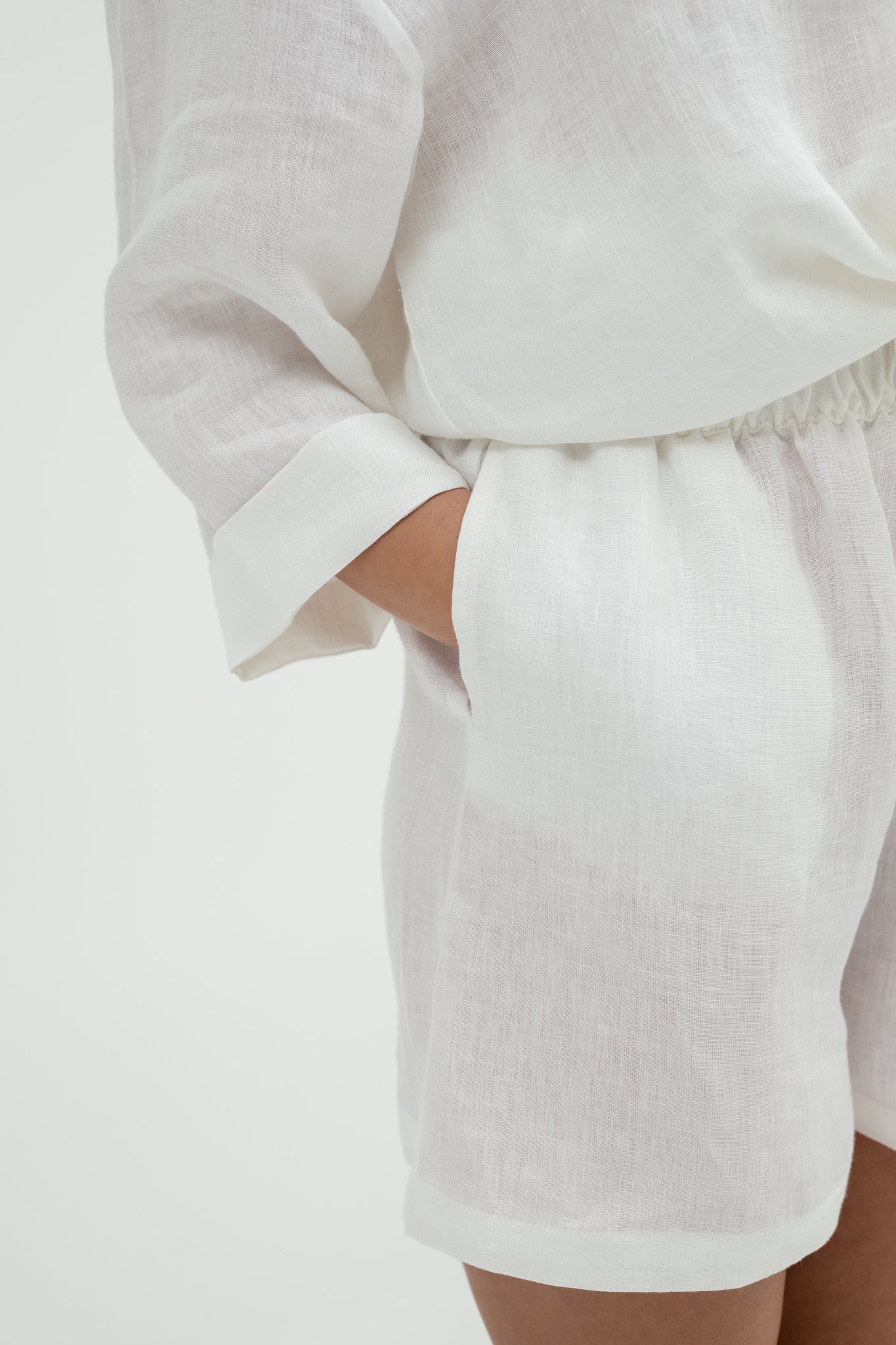 SUNMOR white linen oversized shorts for women